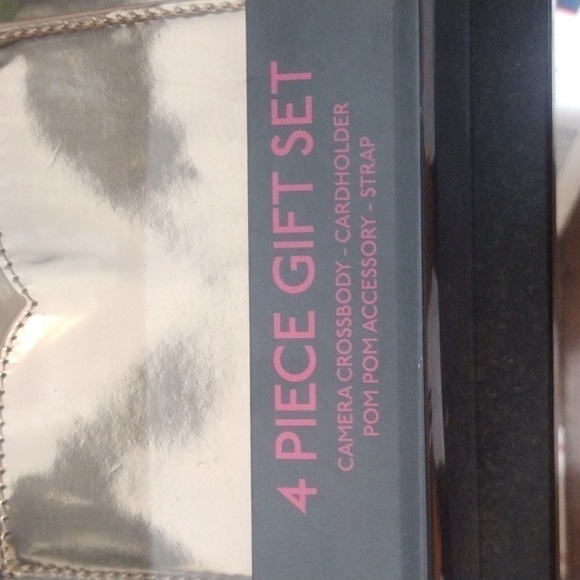 No boundaries Camara crossbody bag and card holder w\strap nwt - Picture 5 of 7